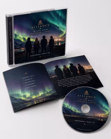 Efnisleg útgáfa af Northern Lights EP-plötunni sýnd með bæklingi og diski