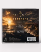 Bakhlið Unbroken-plötunnar með tíu laga lagalista og myndverki af íslenskri strandlengju