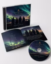 Efnisleg útgáfa af Northern Lights EP-plötunni sýnd með bæklingi og diski