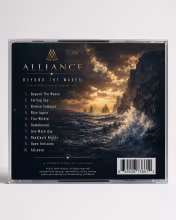 Bakhlið Beyond The Waves-plötunnar með tíu laga lagalista og myndverki af sjó og klettum