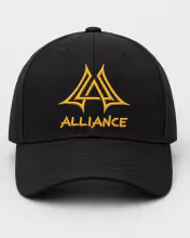 Svört Alliance-derhúfa sýnd frá skáhallri fram- og hliðarsýn með saumuðu gullnu merki